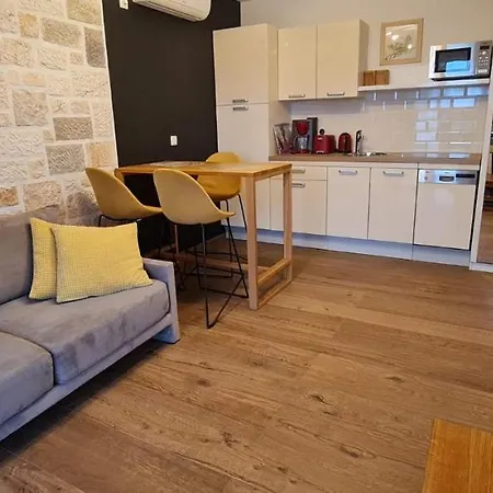 Lolita Apartment *
